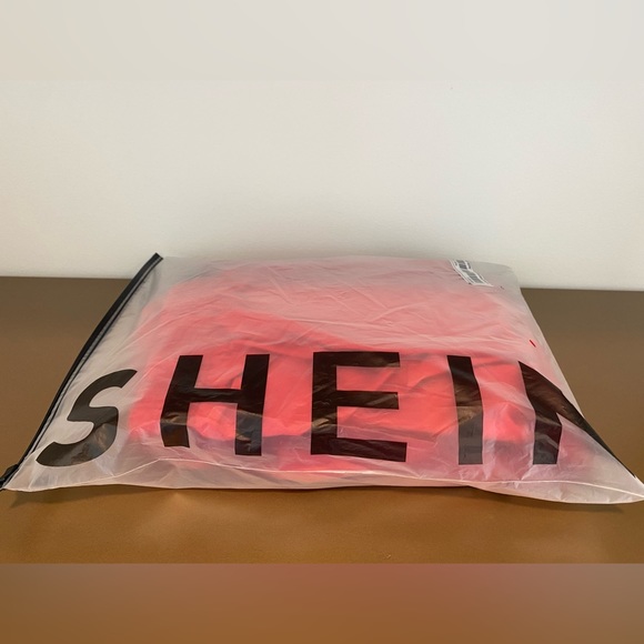 Elastic Waist Ruched Pants                              Color: Red - Picture 4 of 4